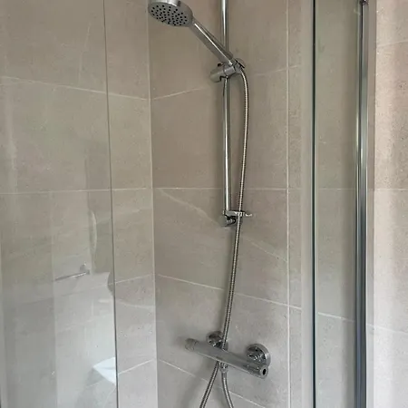 Modern In Town Centre Sleeps 4 Apartment