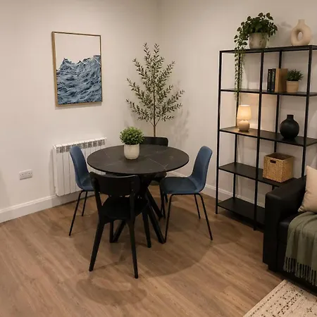 Apartment Modern In Town Centre Sleeps 4 *