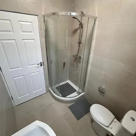 Apartment Modern In Town Centre Sleeps 4 Clifden